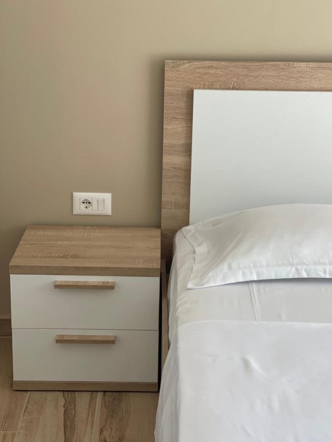 Twentysix Apartment Shkodër Esterno foto